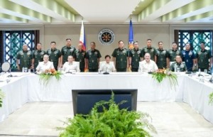 马科斯总统主持菲陆军会议，推动新防御战略