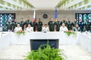 马科斯总统主持菲陆军会议，推动新防御战略